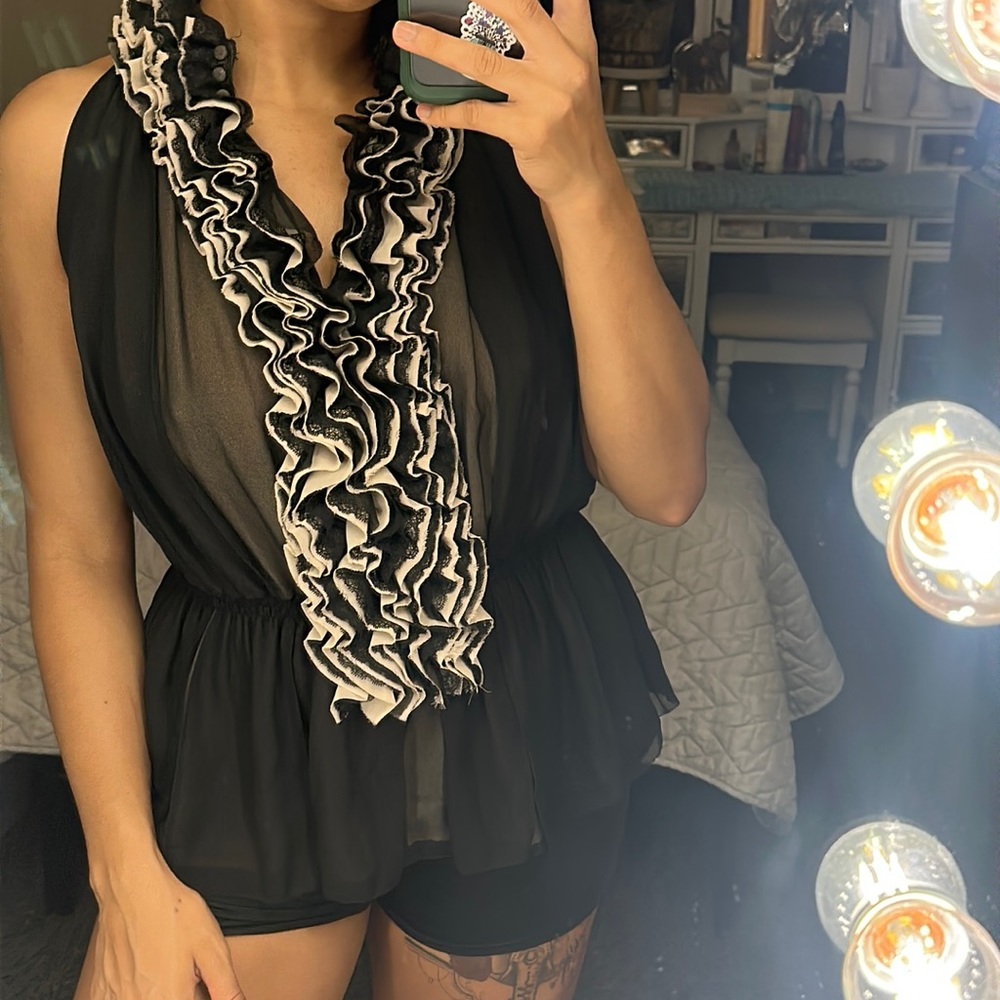 Neiman Marcus size small black top new with tag